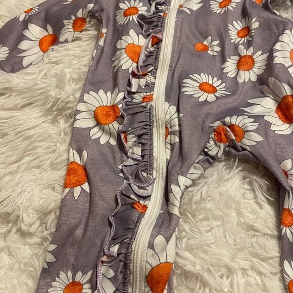 3-6M Gray & White & Orange Daisy Footless Onesie - Picture 2 of 5